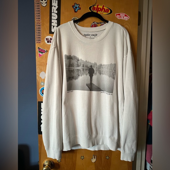 SUPER RARE Taylor Swift Cowboy Like Me Sweatshirt size LARGE - Picture 1 of 4